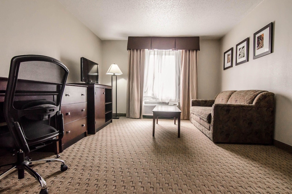 Suite, 2 Queen Beds, Non Smoking - Photo 3