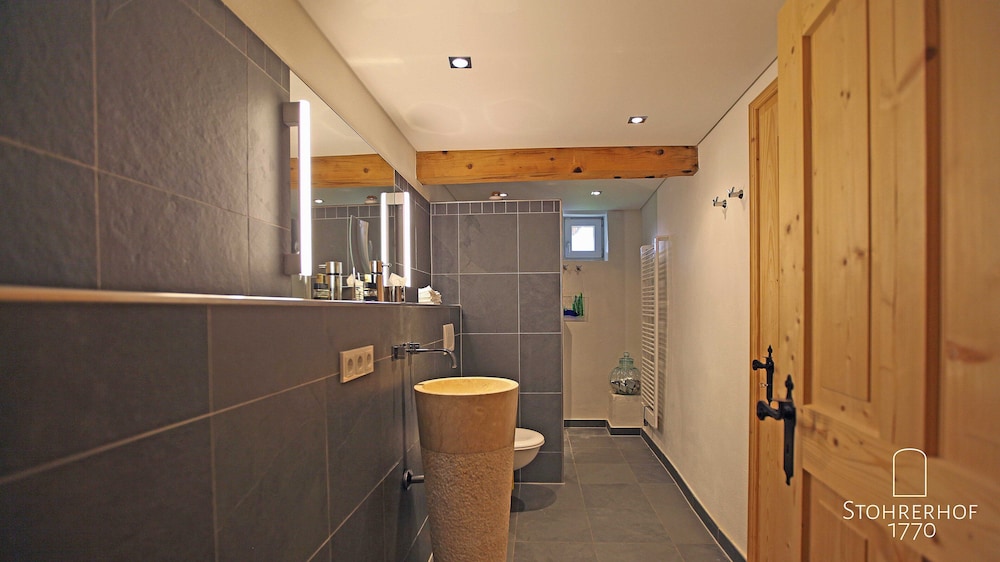 Premium House (Basement & Belle Etage Gut Stohrerhof) photo 2