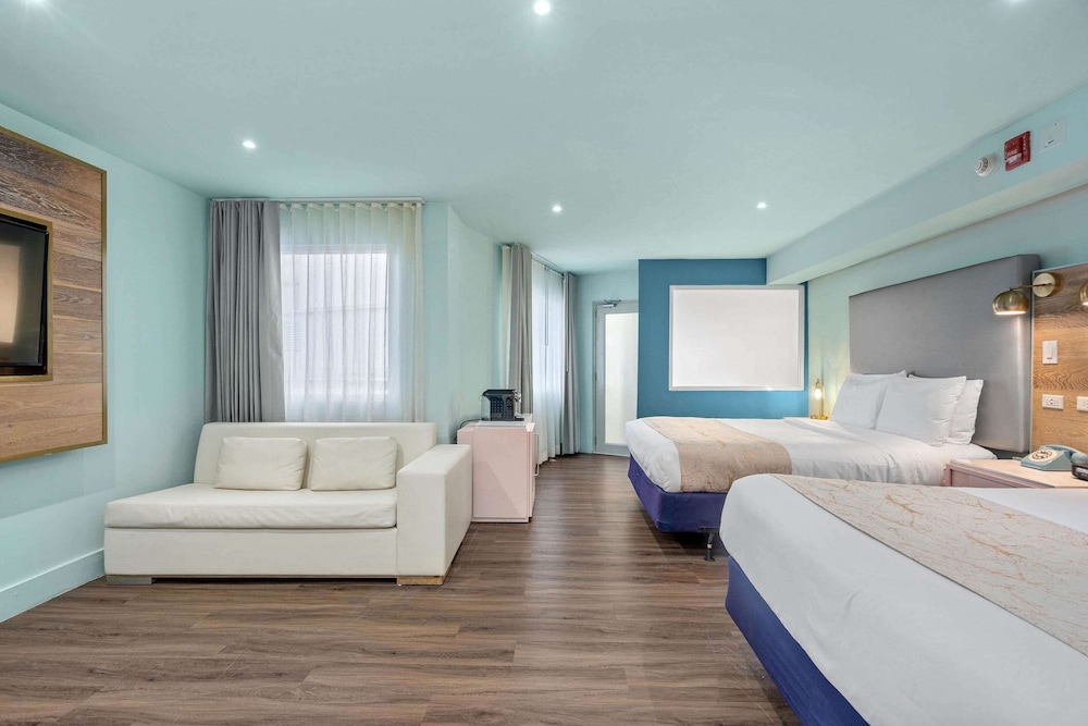 Suite, Multiple Beds, Non Smoking - Photo 4