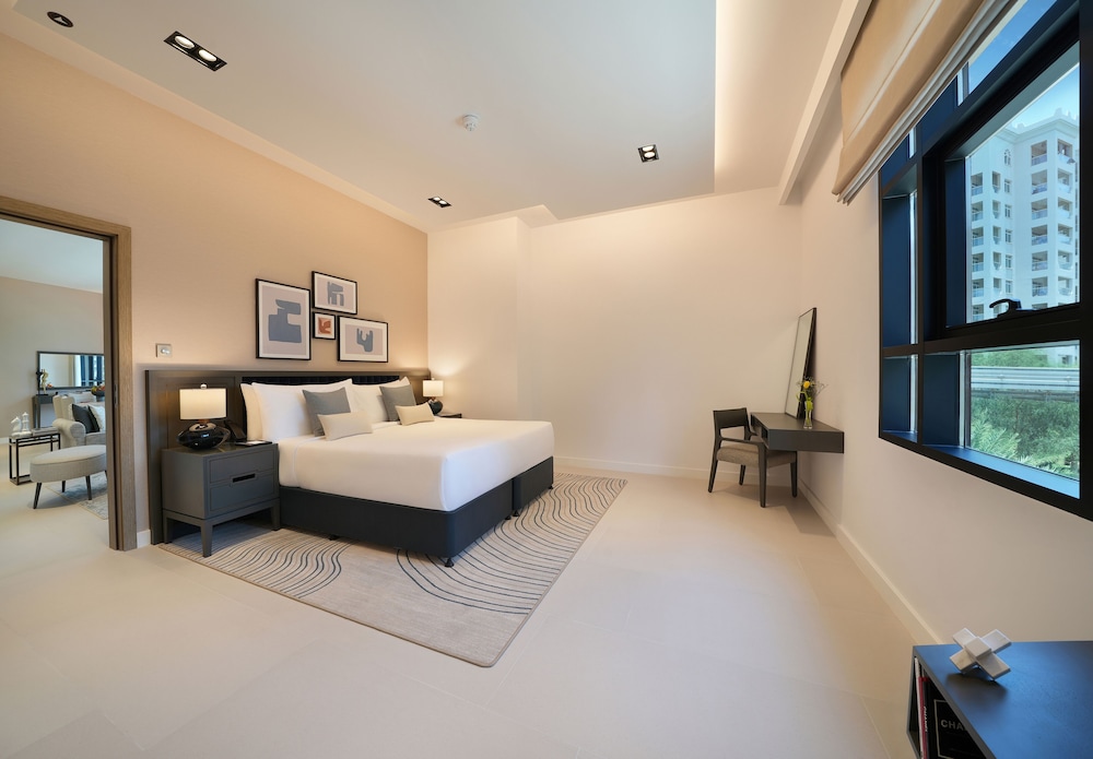 Deluxe Two Bedroom Apartment with Balcony thumbnail 5