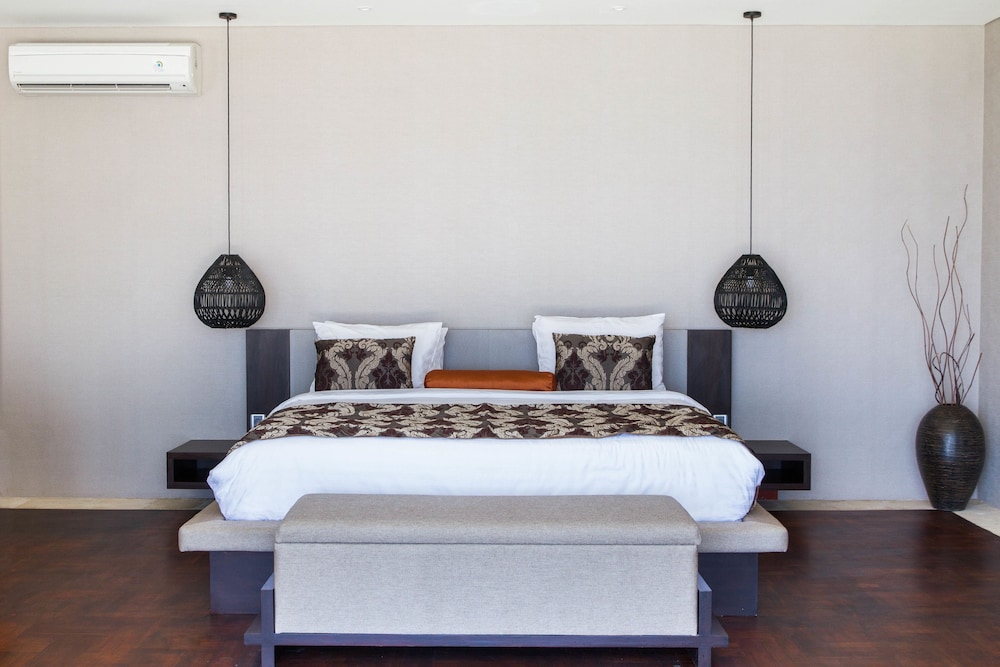 1 Master Bedroom photo 1