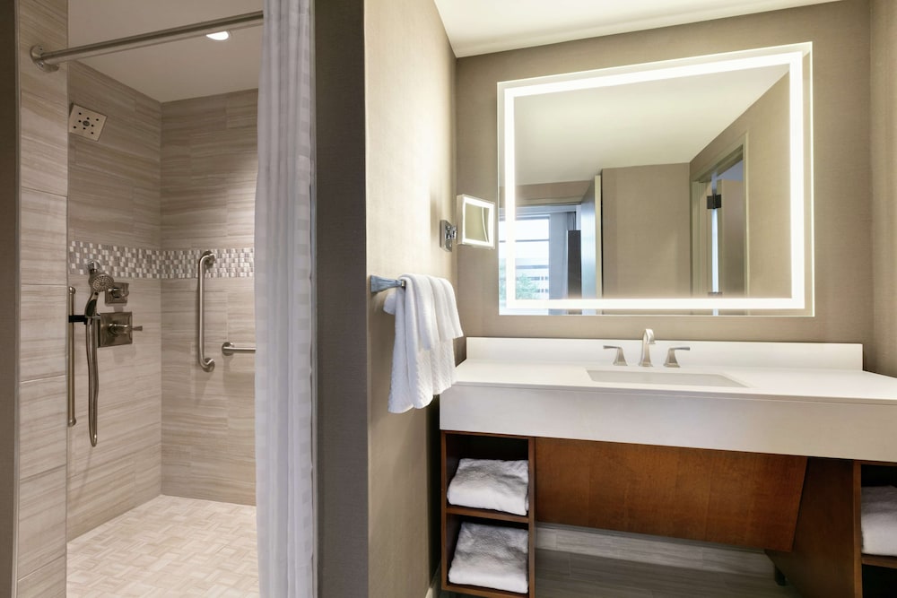 Suite, 1 King Bed (Connell)