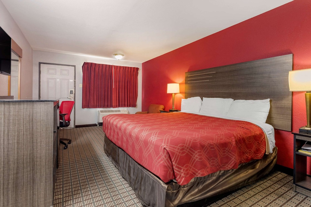 Standard Room, 1 King Bed, Non Smoking photo 1