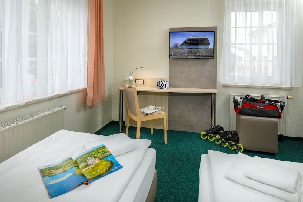 Double Room Skater photo 2