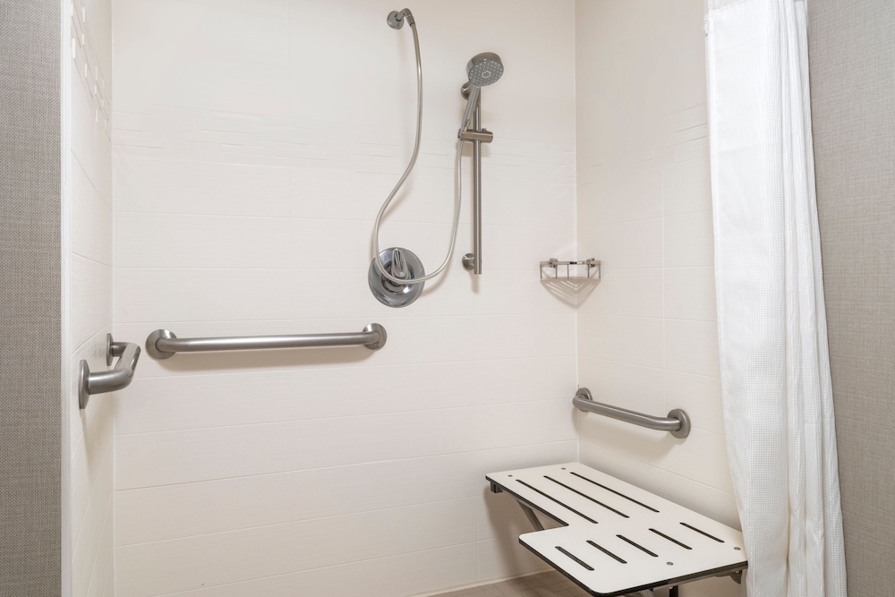 Suite, 1 Bedroom - Photo 2