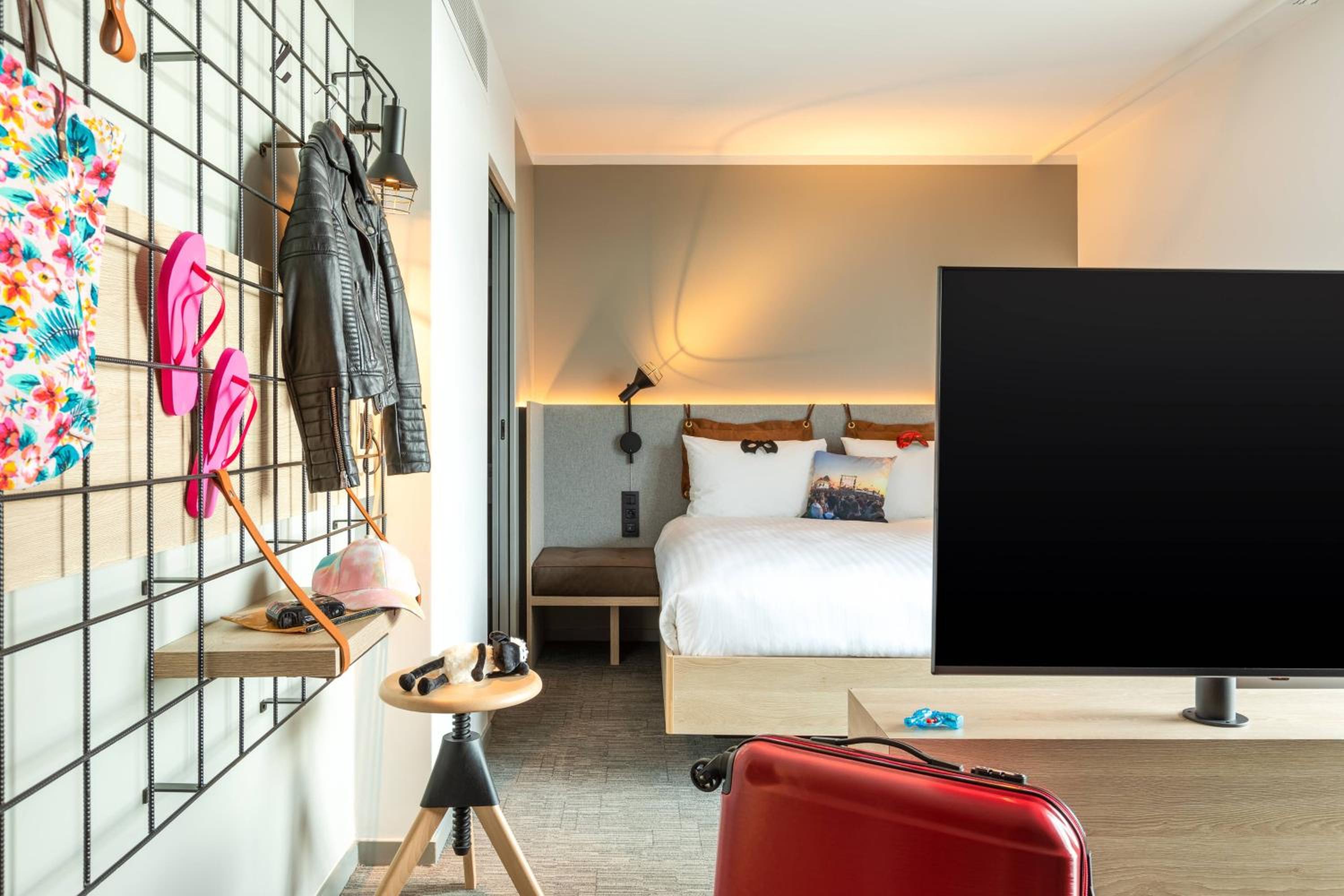 Moxy Harbor Sleeper Rooftoop Terrace Room with Harbor View - Photo 3