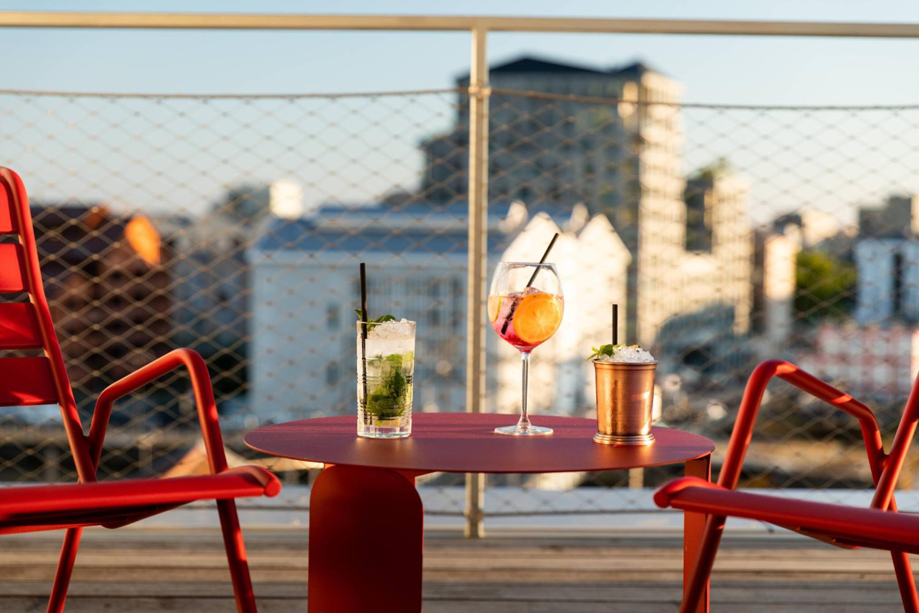 Moxy Harbor Sleeper Rooftoop Terrace Room with Harbor View - Photo 4