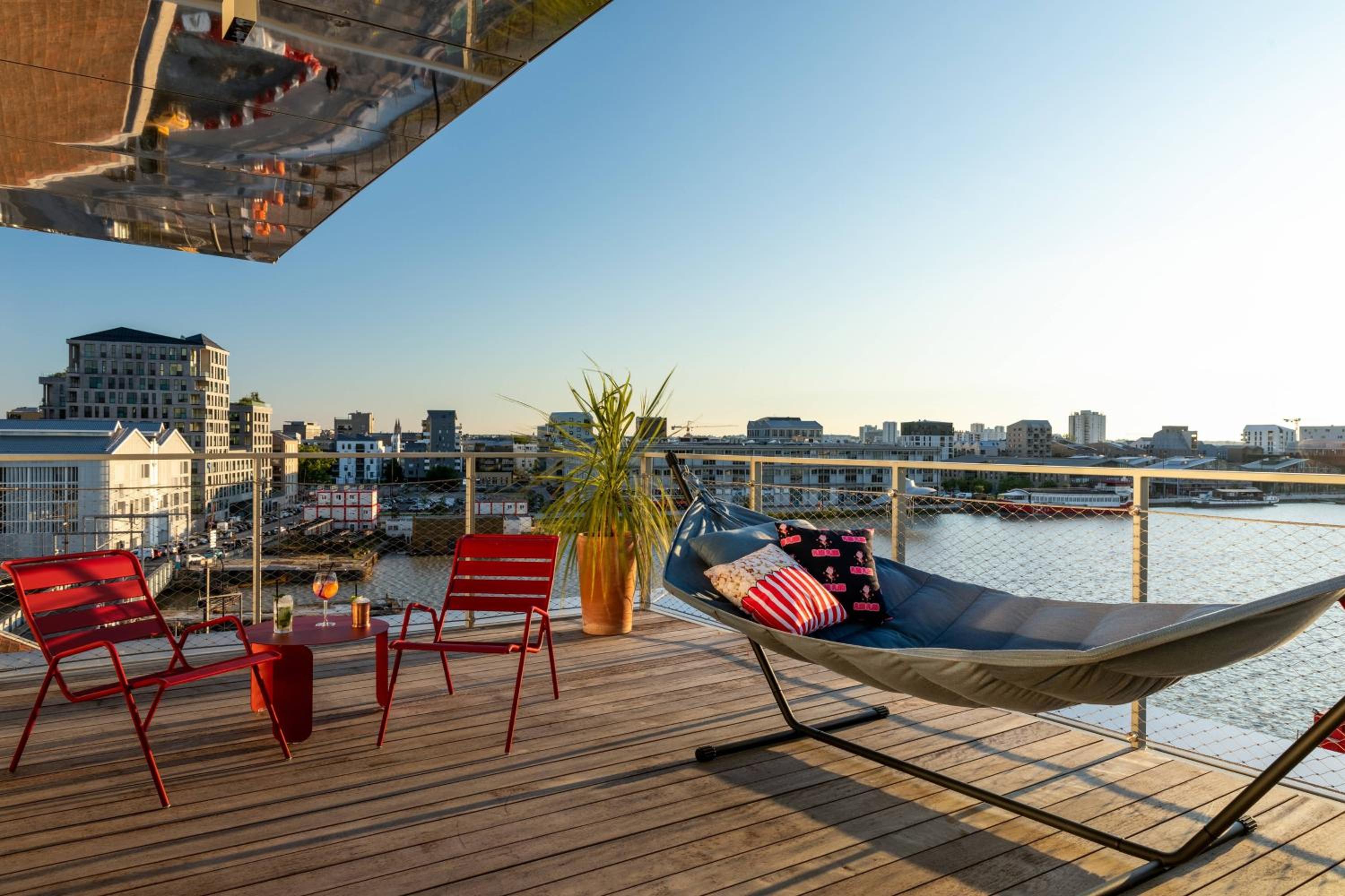 Moxy Harbor Sleeper Rooftoop Terrace Room with Harbor View - Photo 5