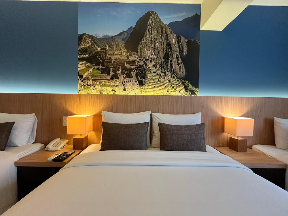 Family Quadruple Room, City View photo 3