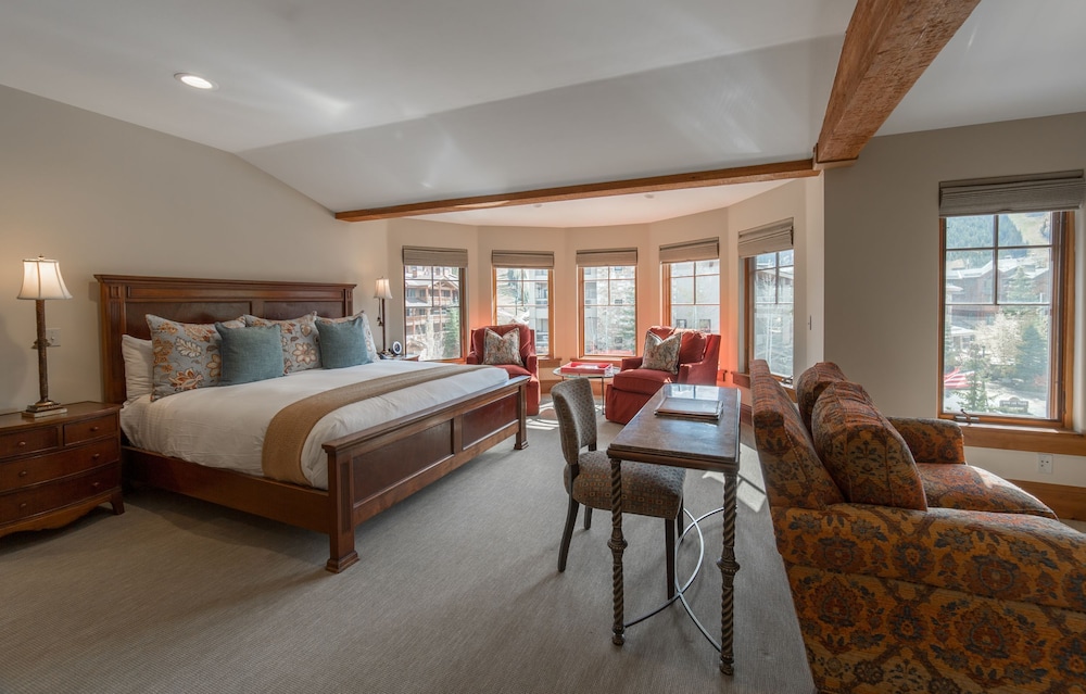 Deluxe Two Bedroom Suite with Two Kings