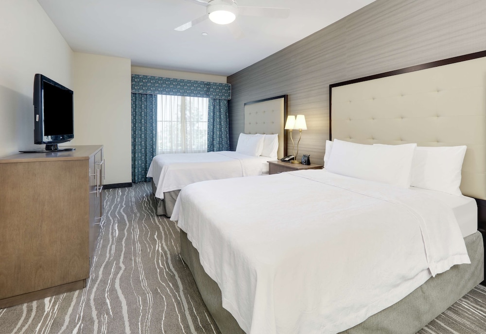 Suite, 2 Queens, Sofa Bed - Photo 2