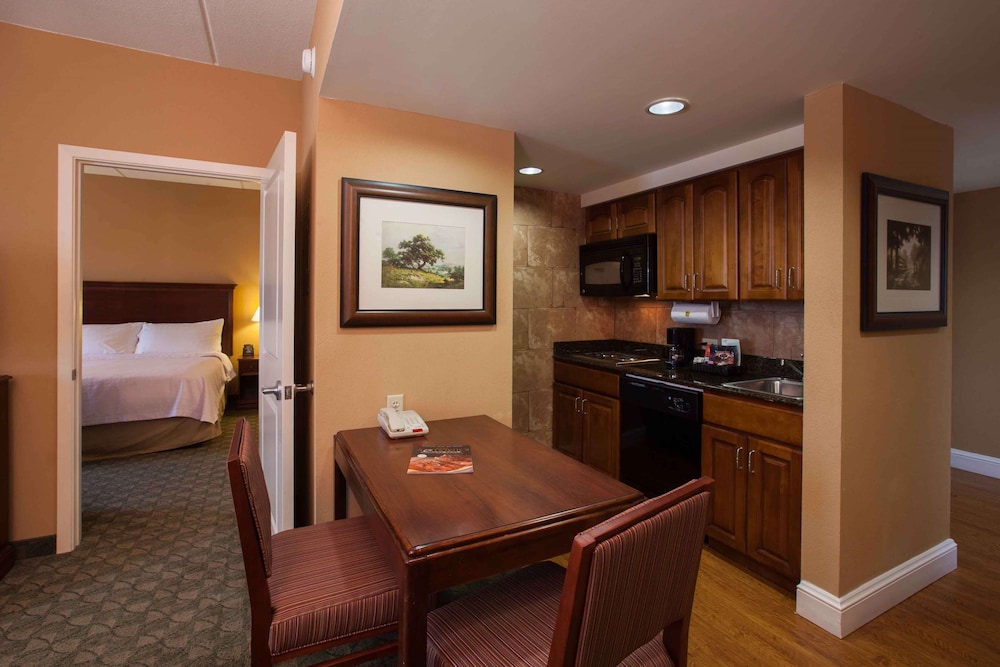 Bedroom Suite-King Bed - Photo 10