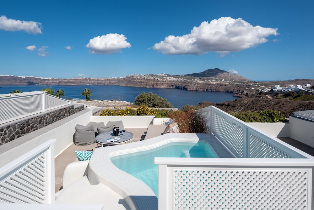 Senior Studio Suite, Heated Tub, Sea View