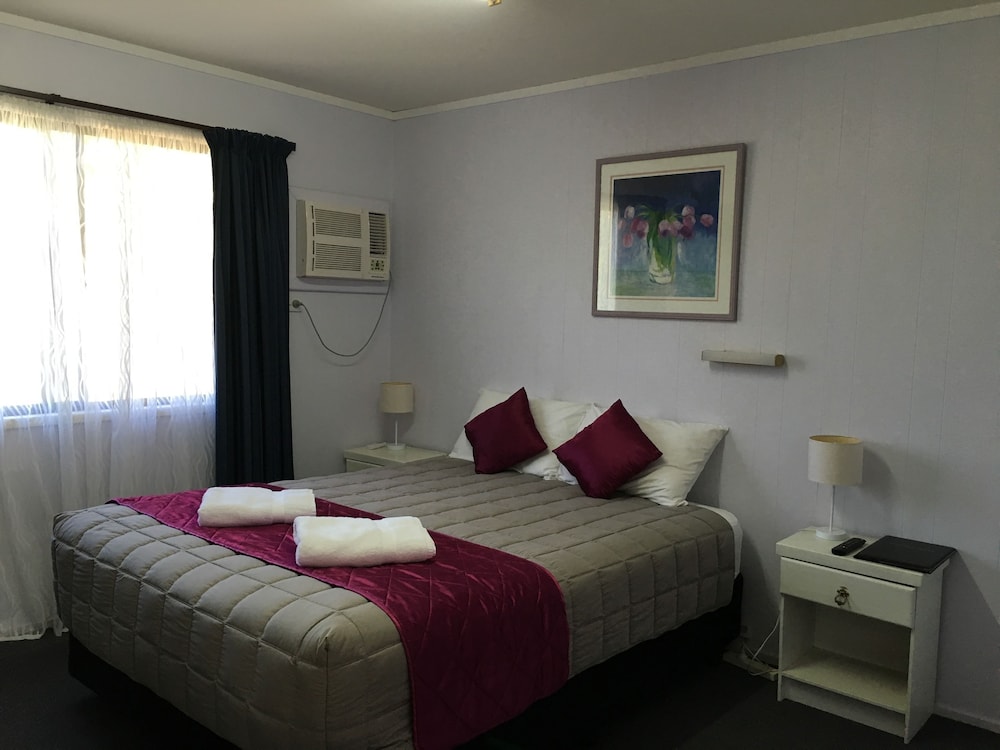 Standard Suite, 1 Bedroom, Non Smoking, Kitchenette (Queen) photo 1