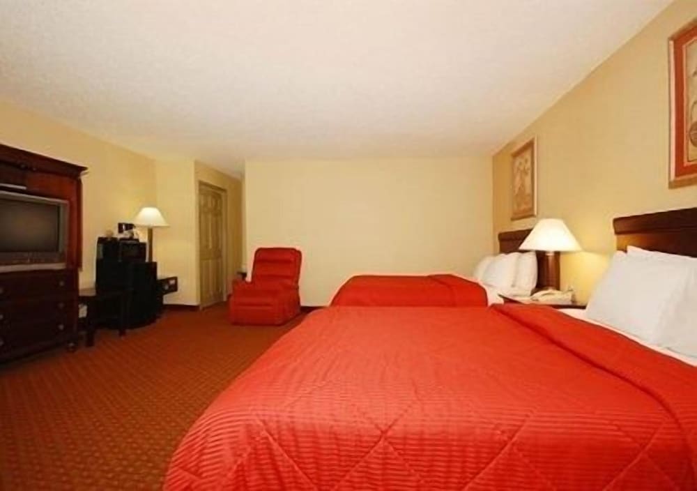 Standard Room, 2 Queen Beds, Non Smoking - Photo 1