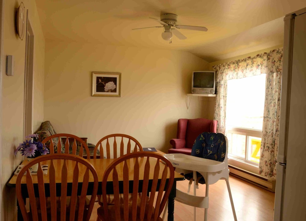 Family Cottage, 2 Bedrooms, Lake View (Unit 8) photo 1