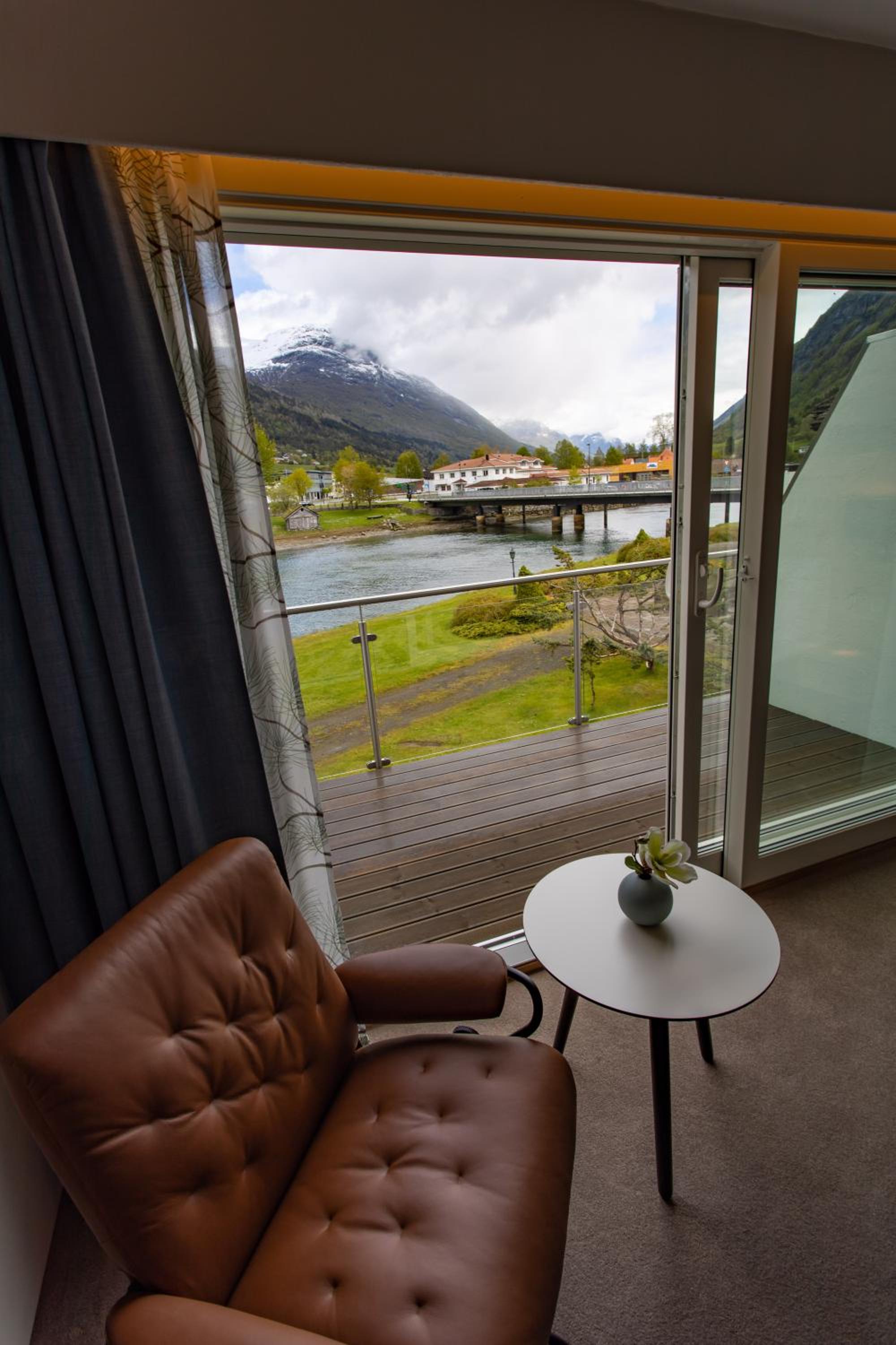 Superior Room with Balcony - Photo 3