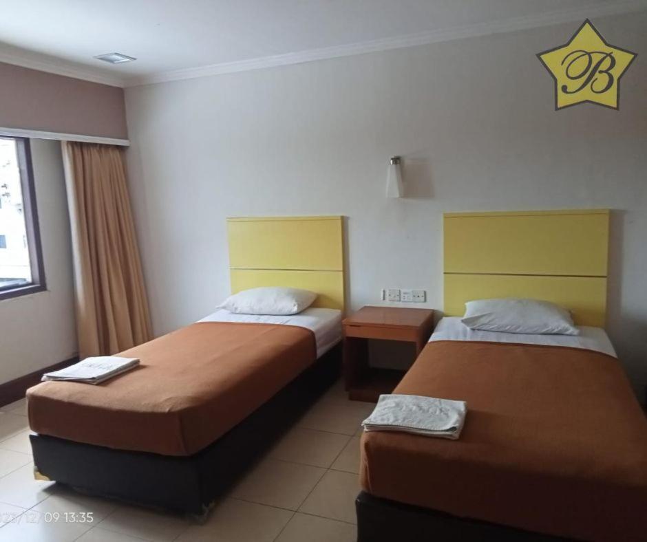 Twin Room with Balcony - Photo 3