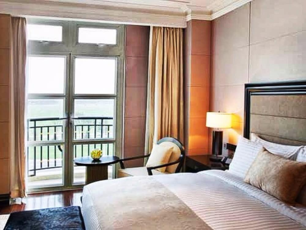 Standard King Bed Room photo 1