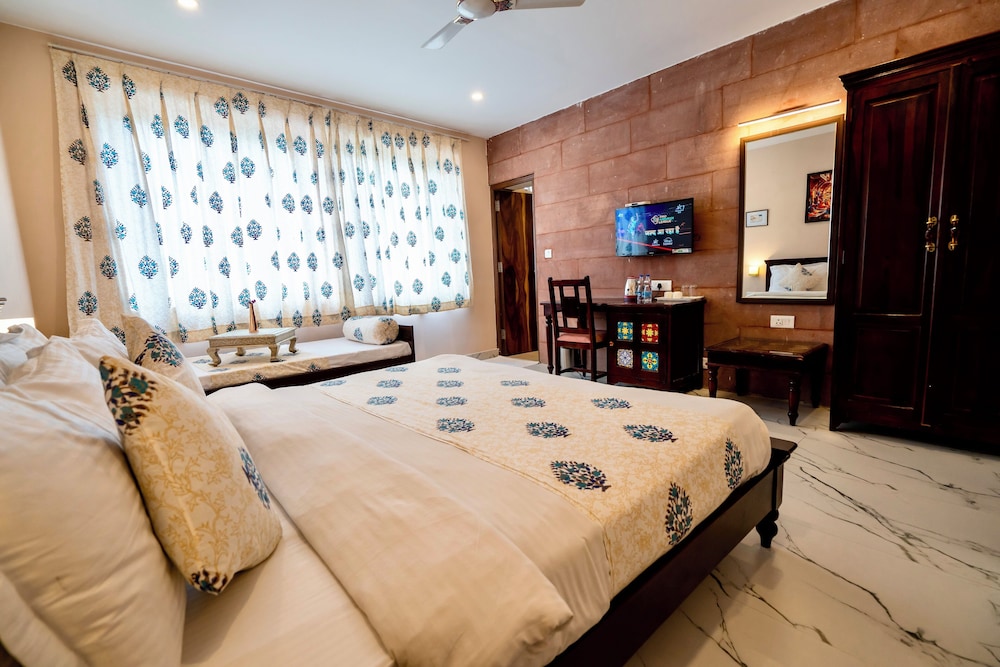 Fort view Deluxe Room, King Bed ( 2nd floor) - Photo 3