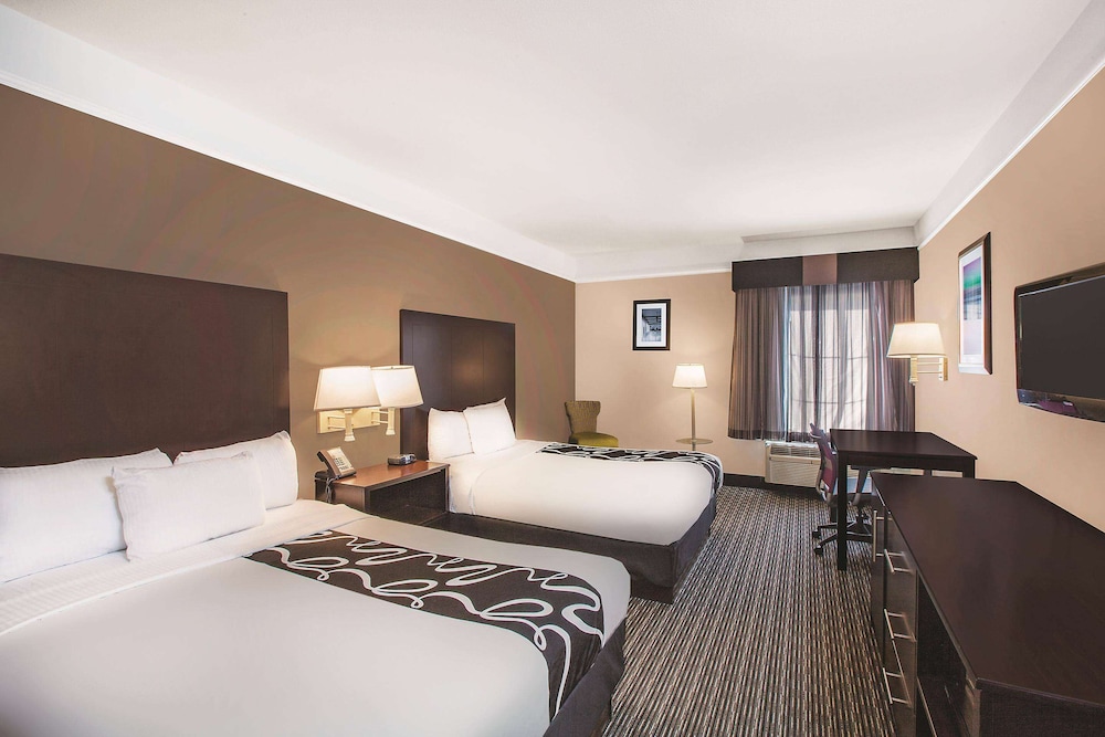 Room, 2 Queen Beds - Photo 1