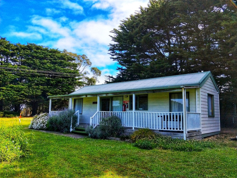 Two Bedroom Family Cottage with Country View Non Pet Friendly photo 1