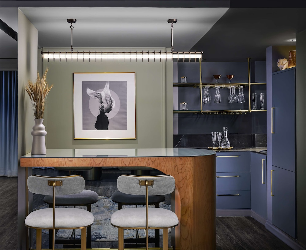 Presidential Suite (Centric) photo