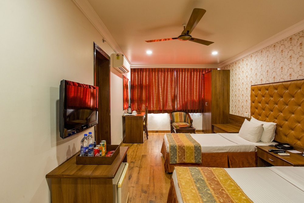 Grand Room, 2 Twin Beds, Garden View - Photo 1