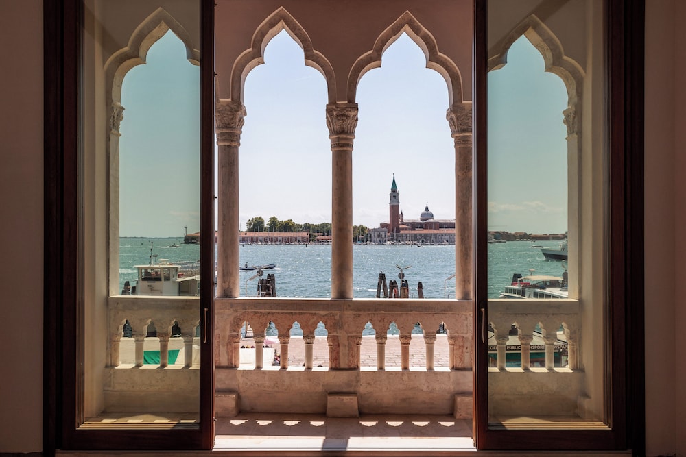 Lagoon View Suite