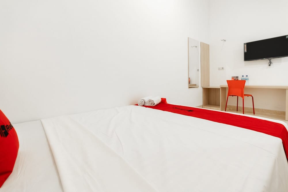 Double Room (Reddoorz) - Photo 4