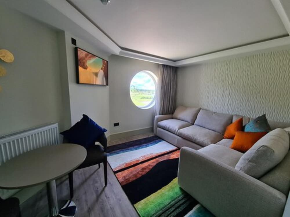 Deluxe Studio Suite photo 2