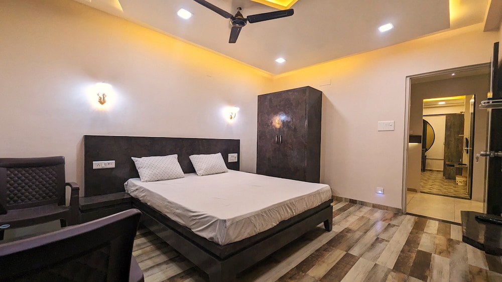 Deluxe Room - Photo 9