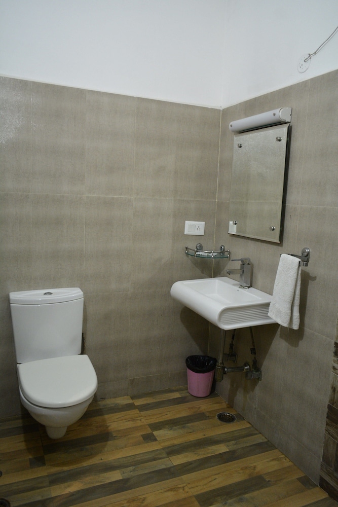 Deluxe Room - Photo 8