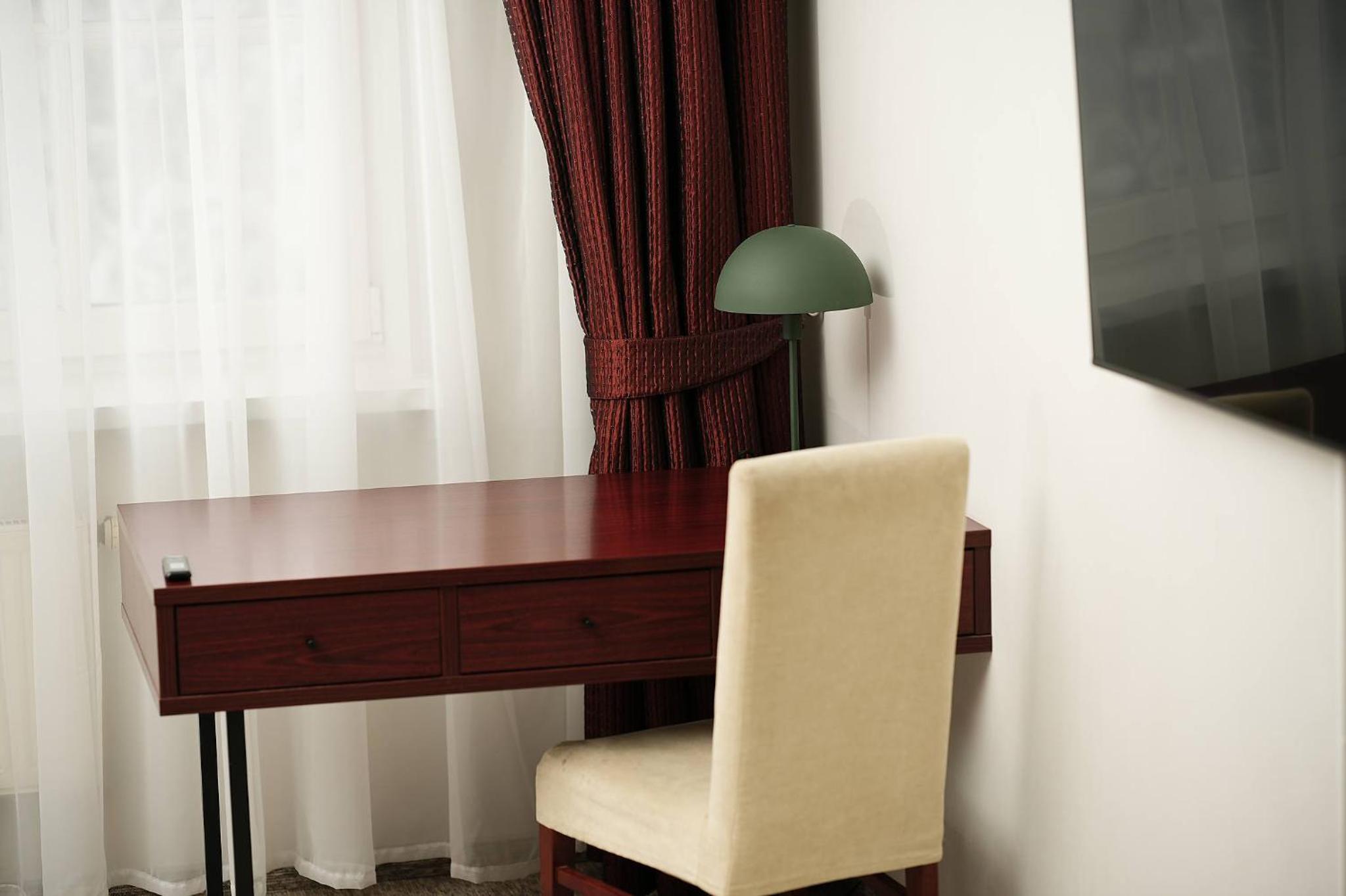 Standard Family Room - Photo 3