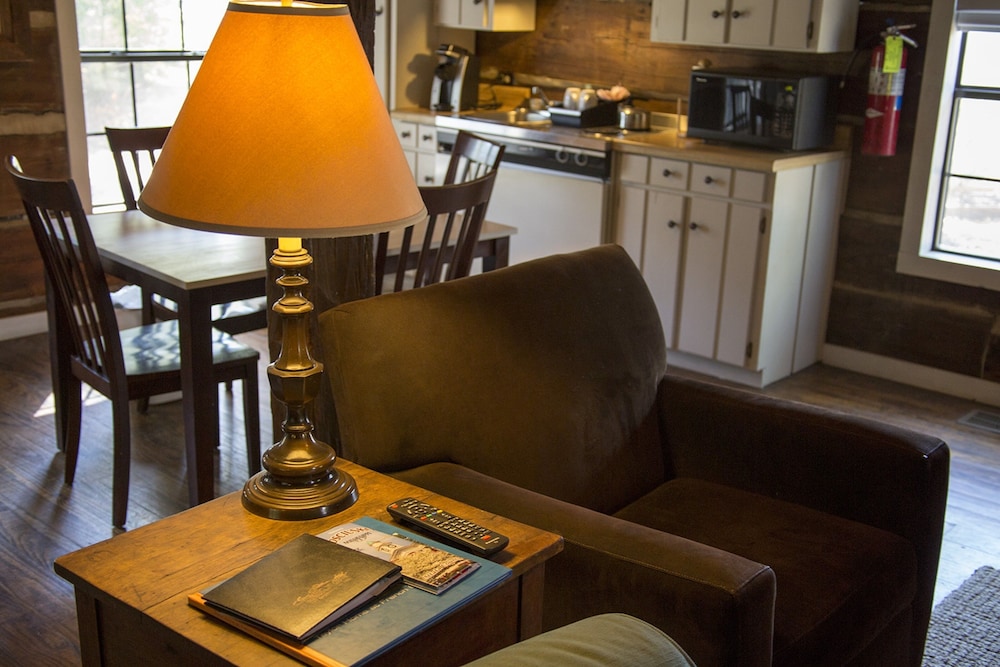 B&B Jr. Cabin photo 1