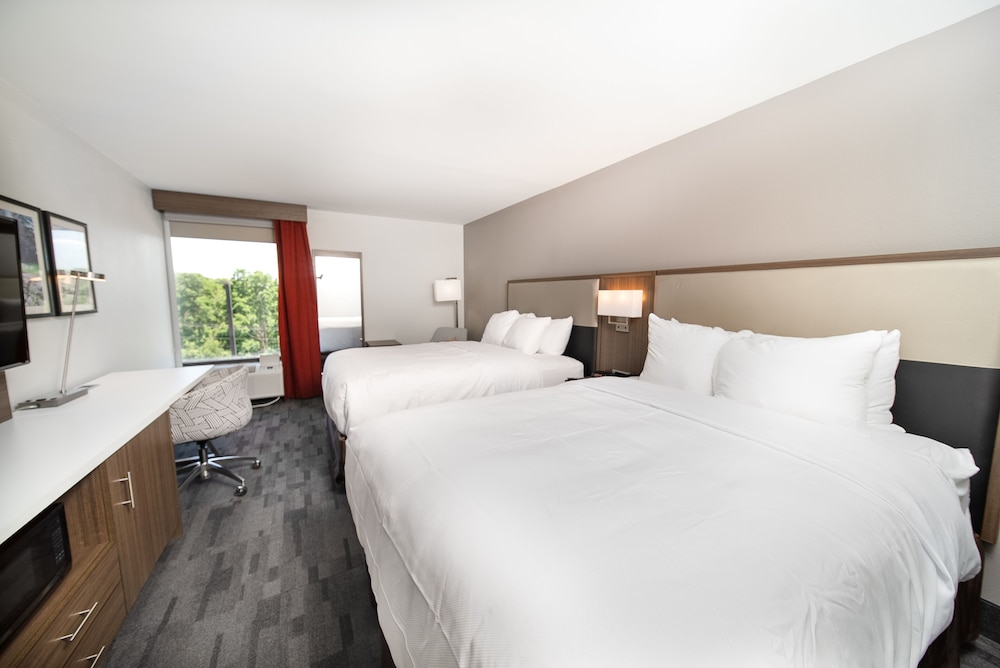 Room, 2 Queen Bed, Non Smoking - Photo 4