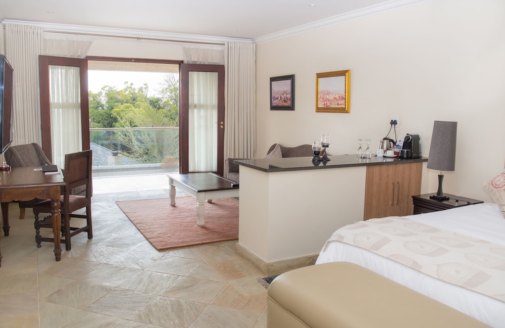 Deluxe Room 10