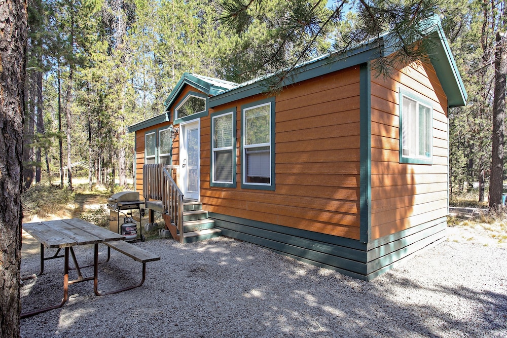 Cabin, 2 Bedrooms (Pets OK, Linens Available) photo 2