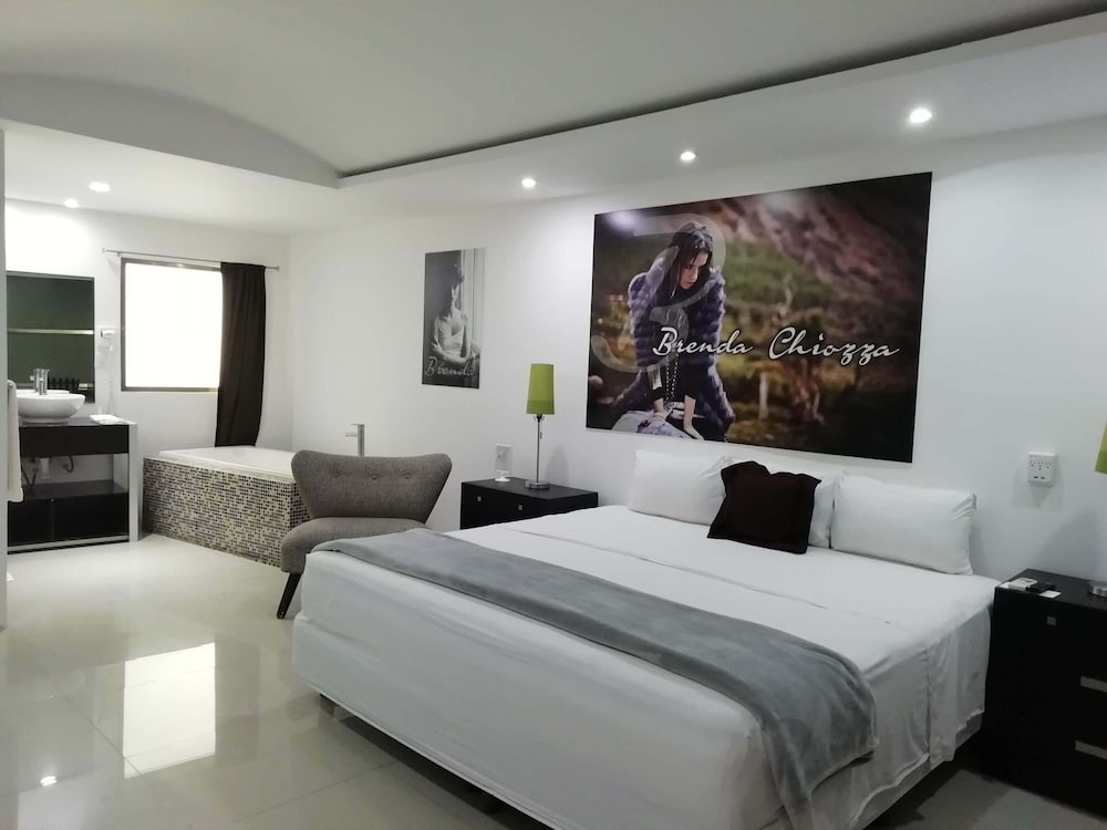 Basic Room, 1 King Bed photo 2