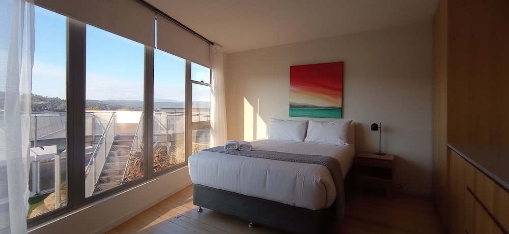 Deluxe Suite, 2 Bedrooms, Hot Tub, River View