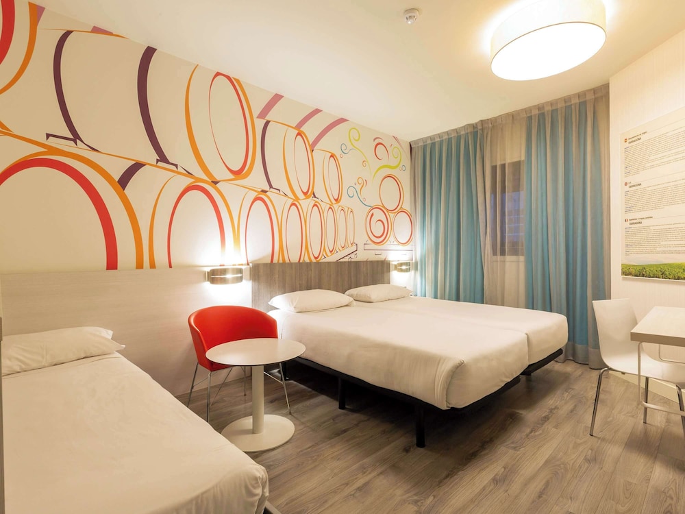 Triple Room, 3 Twin Beds (Inward-facing) photo 2