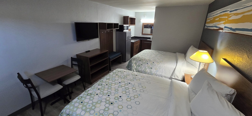 Studio, 2 Queen Beds, Non Smoking, Kitchenette