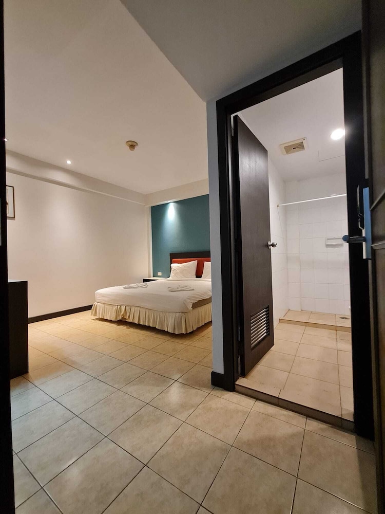 Standard Double or Twin Room - Photo 7
