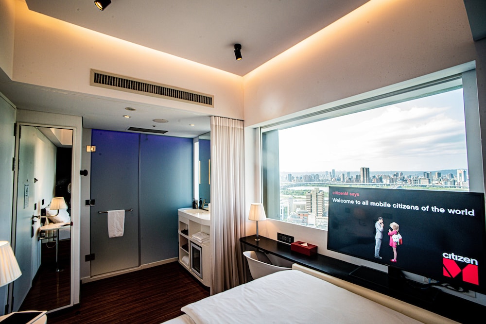King Room - City View photo 3