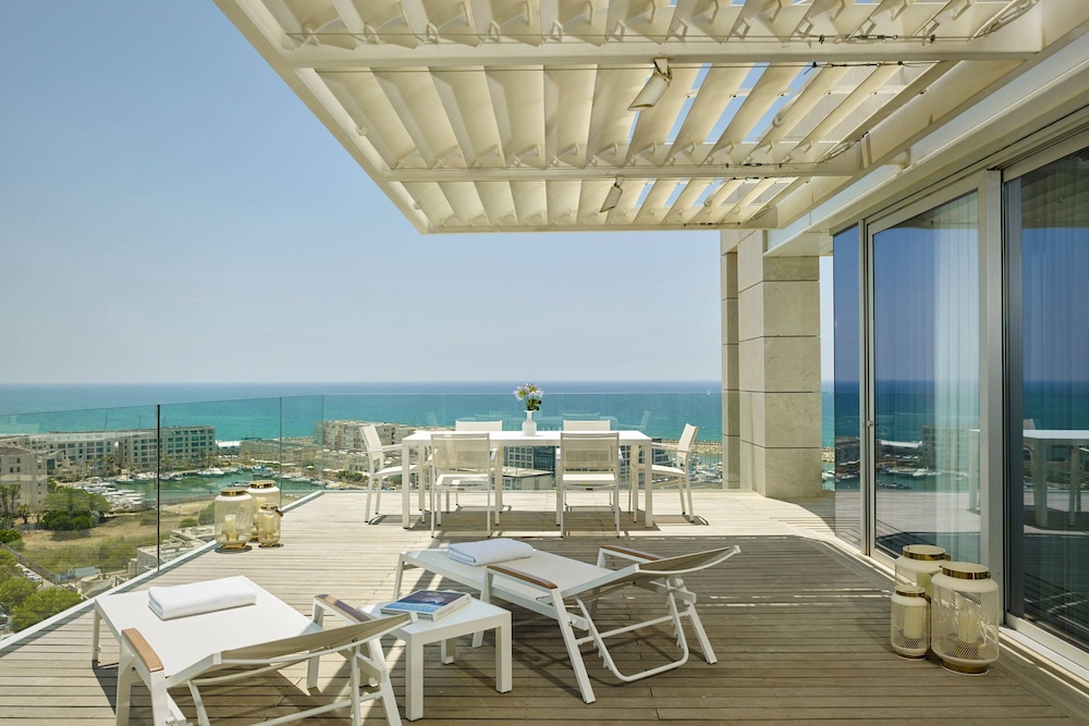 Penthouse Suite, 1 Bedroom, 1 King, Sea View thumbnail 6