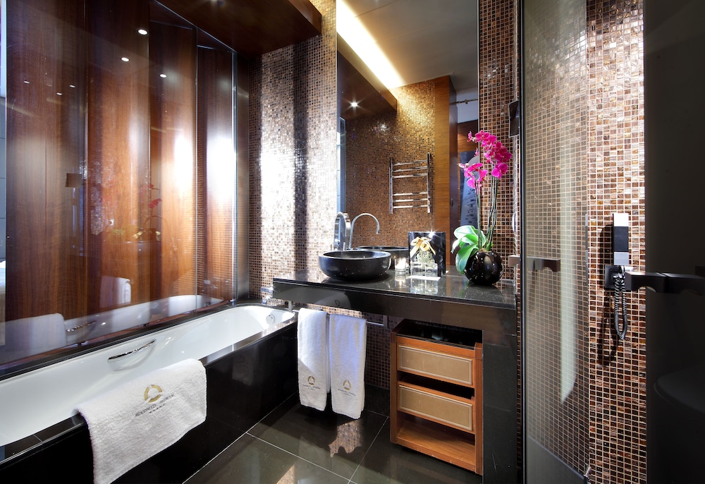 Superior Double or Twin Room (+ Extra Bed) thumbnail 6
