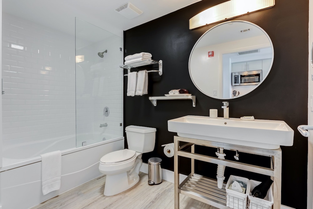 Double Bay Studio Sleeps 4 in Coconut Grove photo 2
