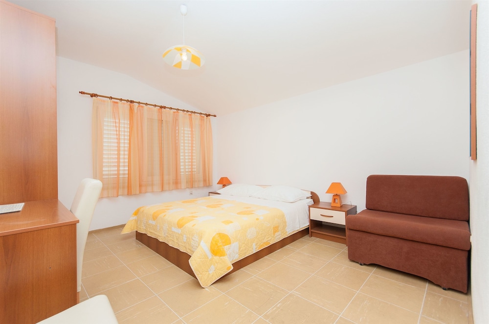 Apartment (A1)