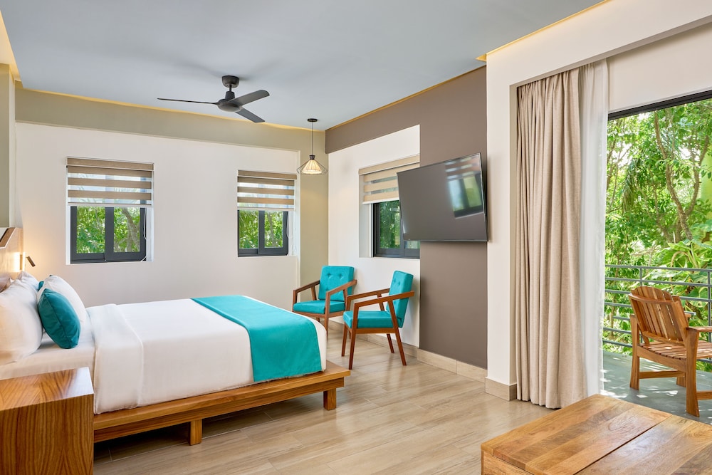Junior Suite Partial Lagoon View - Photo 2