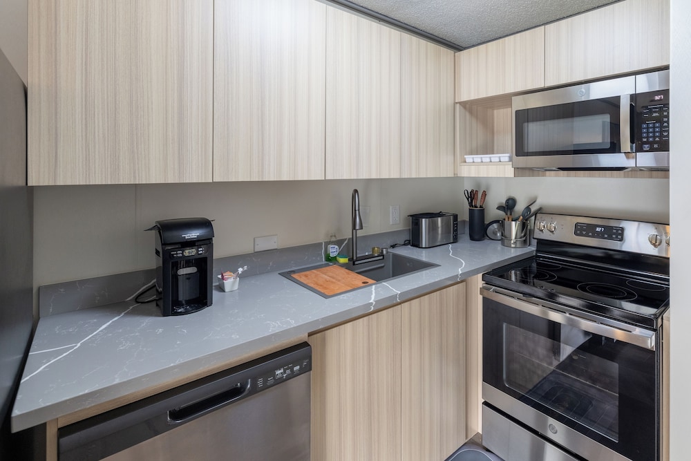 Suite - Photo 7